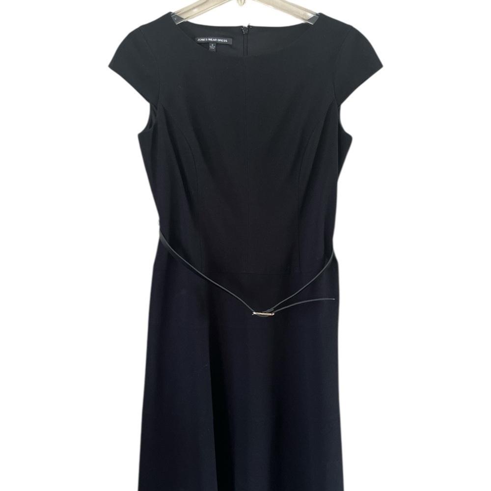 Jones Wear Dress Black Size 8 Cap Sleeves Belted Waist Zipper in Back Crewneck